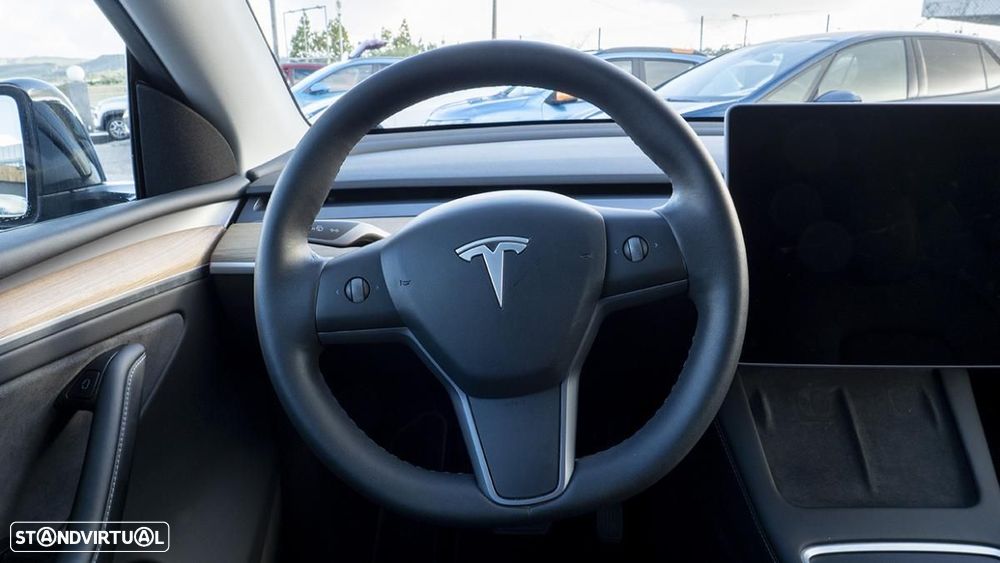 Tesla Model Y Long Range Dual Motor AWD - 31