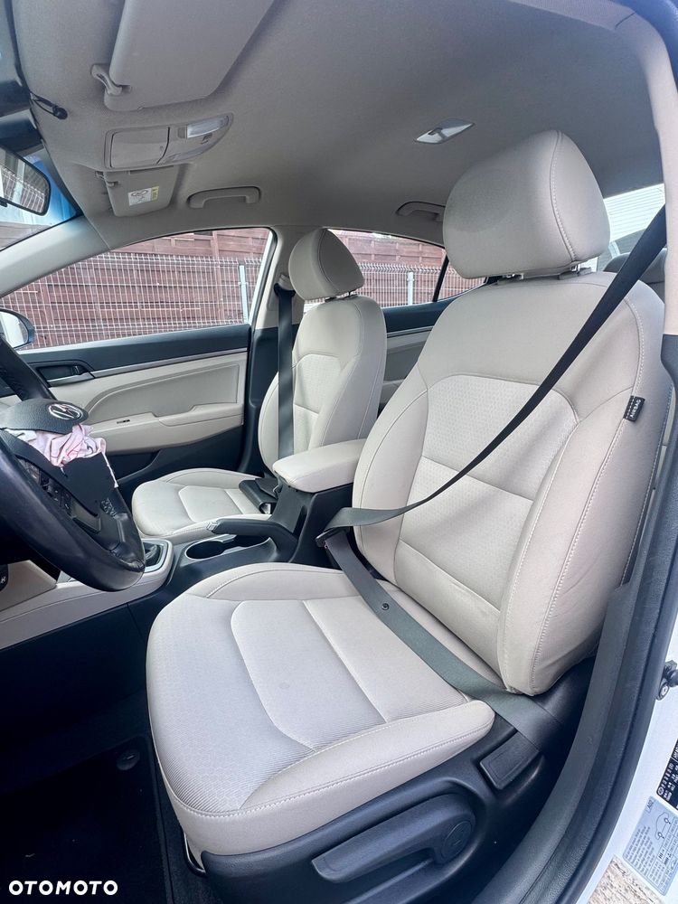 Hyundai Elantra 1.6 Style - 20