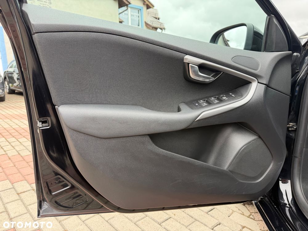 Volvo V40 D2 Momentum - 19