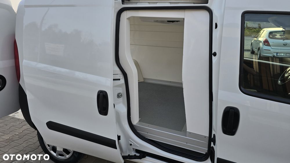 Fiat DOBLO MAXI LONG ❗❗SILNIK 1.6 / SKRZYNIA 6 BIEGÓW / CHŁODNIA-MROŹNIA +25 -25❗❗THERMO KING / ZABUDOWA LAMAR / DRZWI BOCZNE / GRZANIE / IZOTERMA / FULL OPCJA / KLIMATYZACJA / SALON POLSKA / JAK NOWY ❗❗ - 5