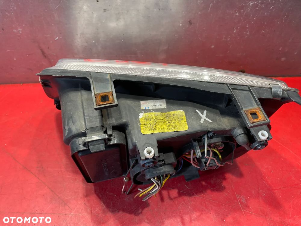 LAMPA PRAWA PRZÓD VW BORA - 2