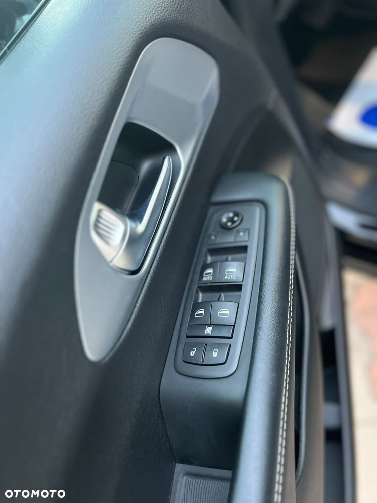 Chrysler Pacifica - 12