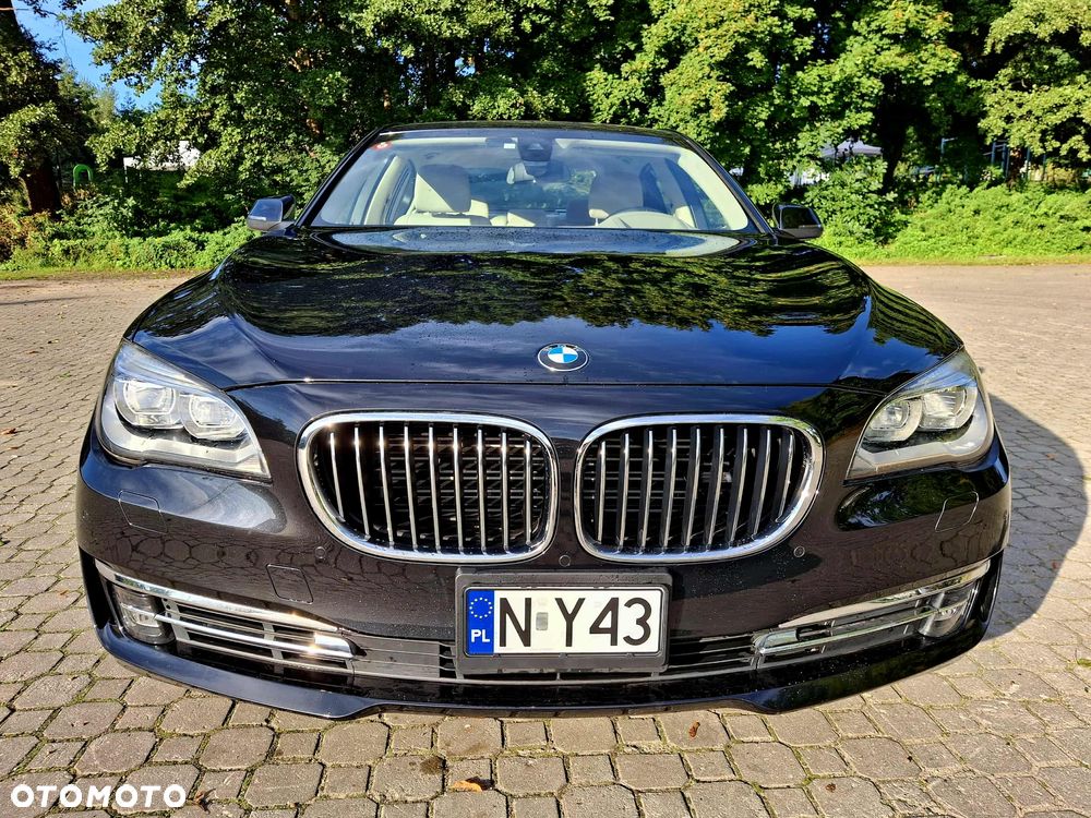 BMW Seria 7 740i Edition Exclusive - 11