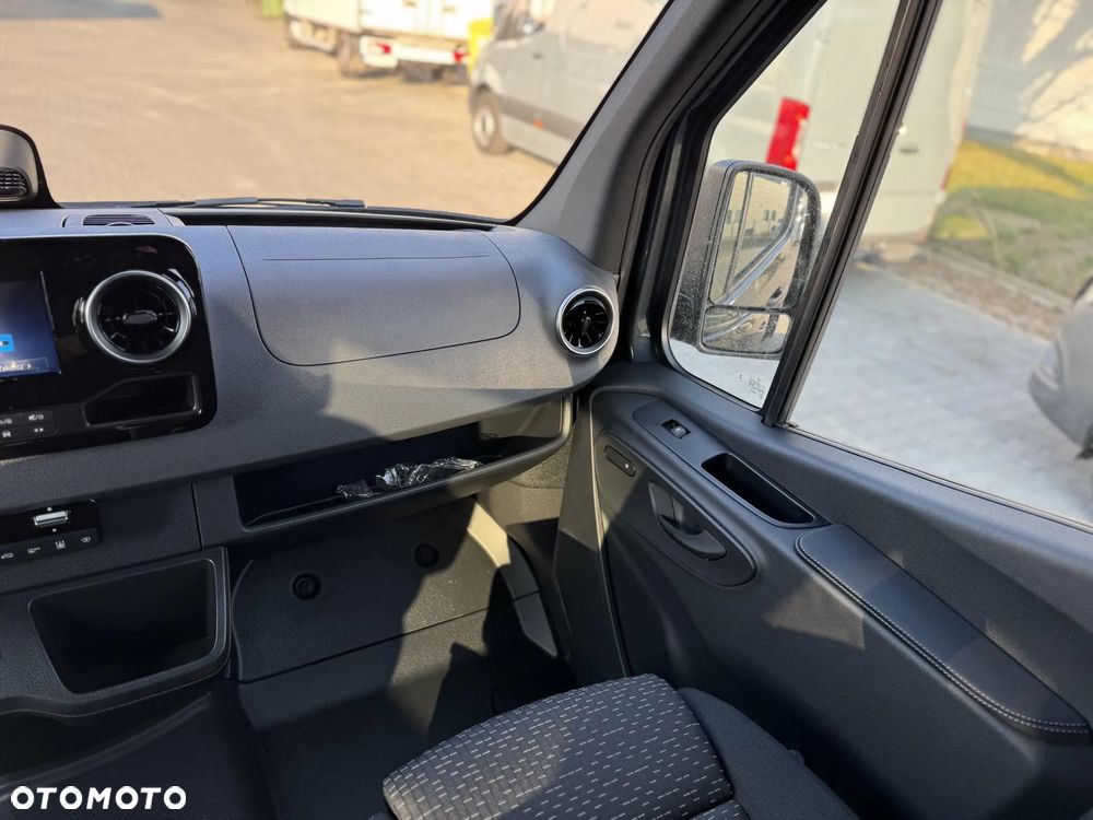 Mercedes-Benz Sprinter - 11