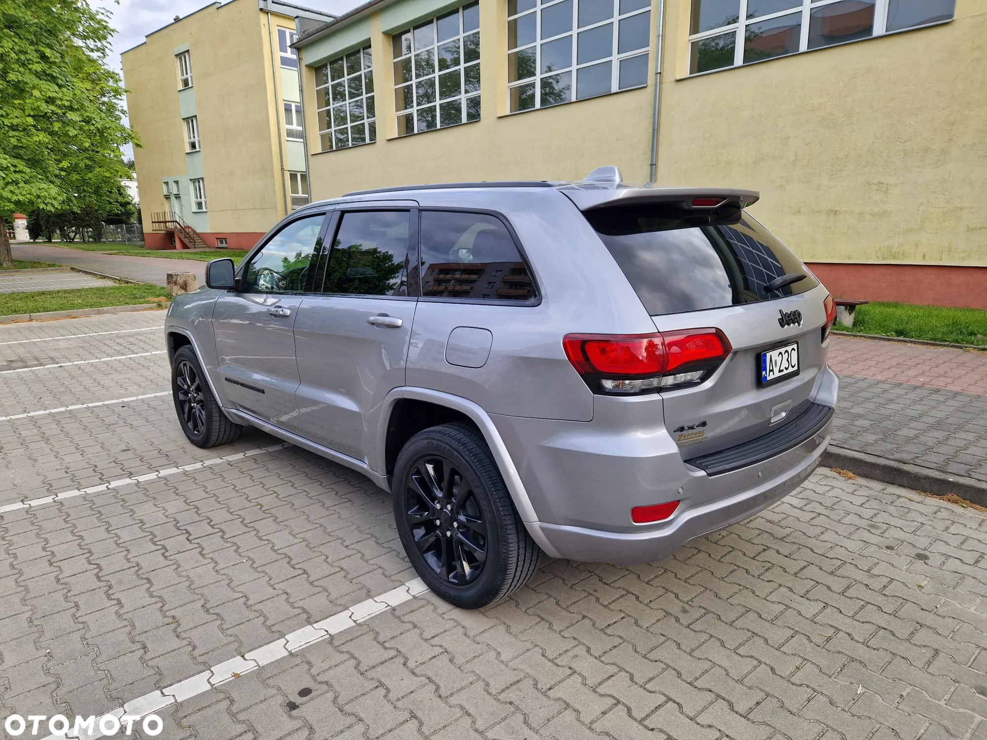 Jeep Grand Cherokee - 14