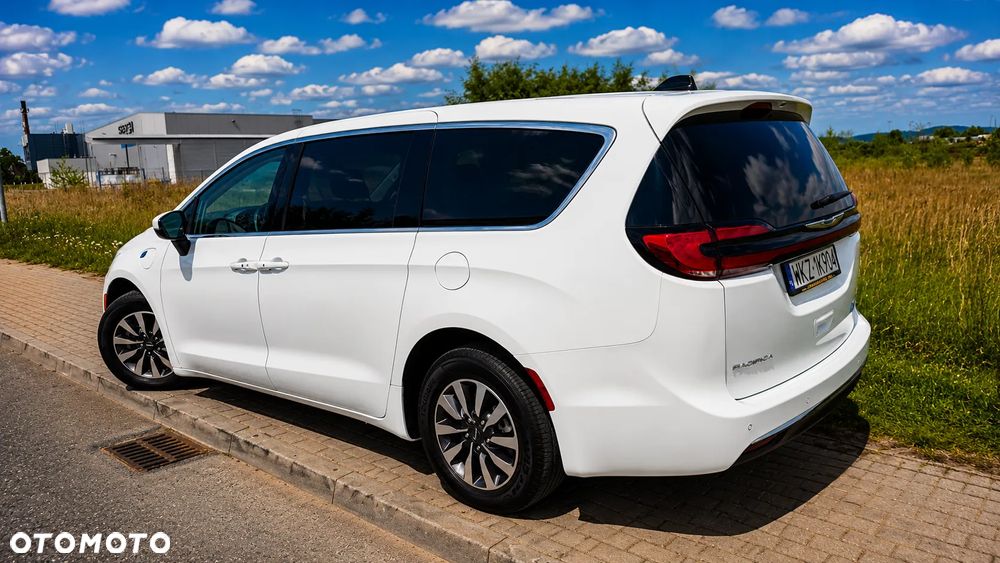 Chrysler Pacifica - 2