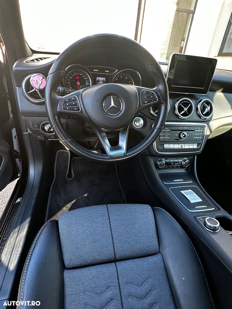 Mercedes-Benz GLA - 15