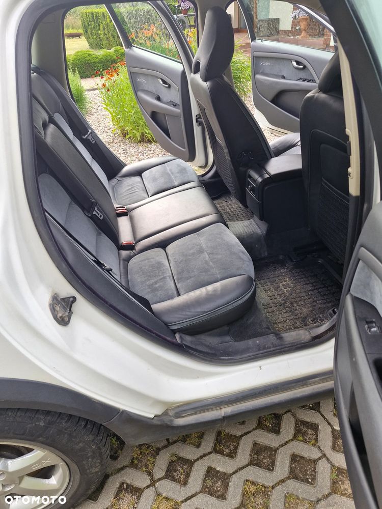 Volvo XC 70 D5 AWD Kinetic - 11
