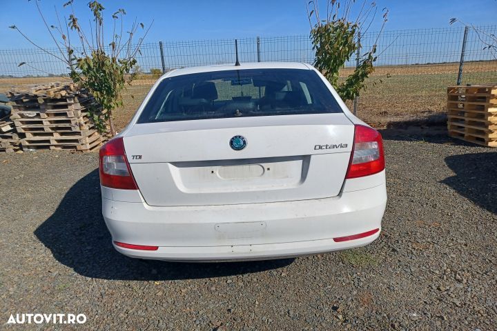 Pompa recirculare apa 5N0965561A 5N0965561A Skoda Octavia 2 [facelift - 9