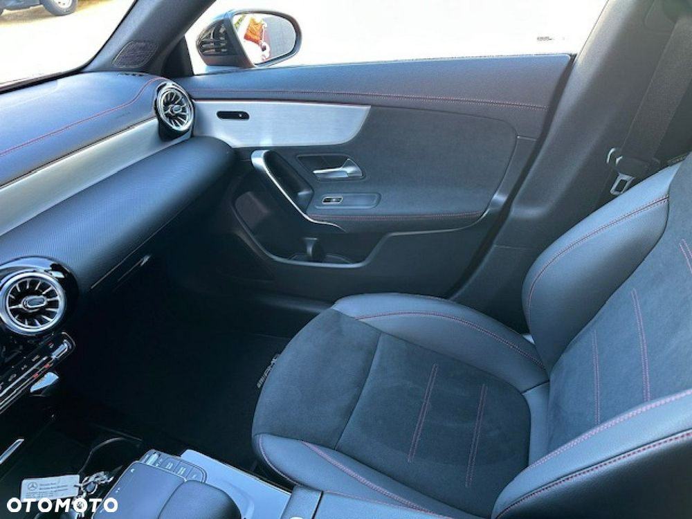Mercedes-Benz CLA - 21