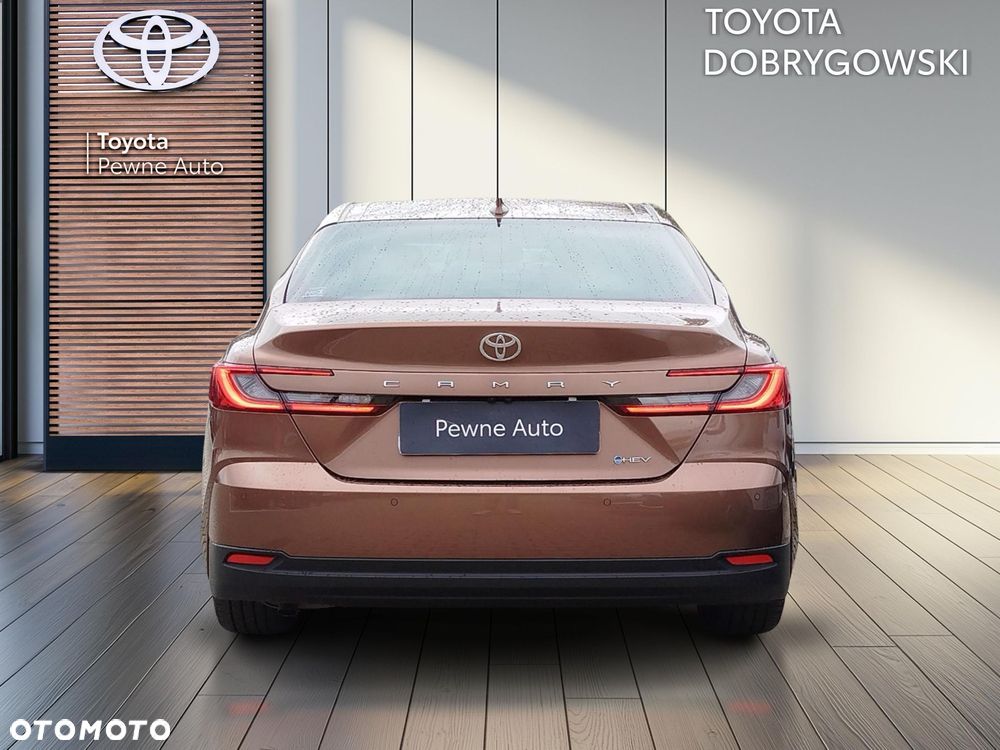 Toyota Camry - 4