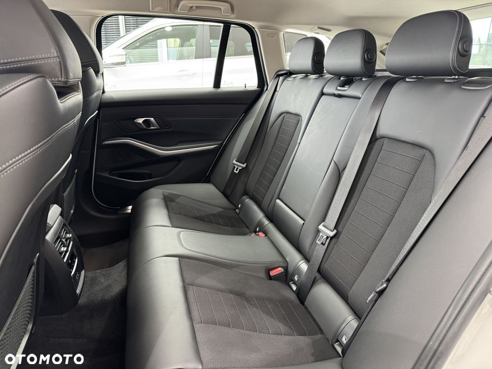 BMW Seria 3 320d xDrive MHEV Advantage - 13