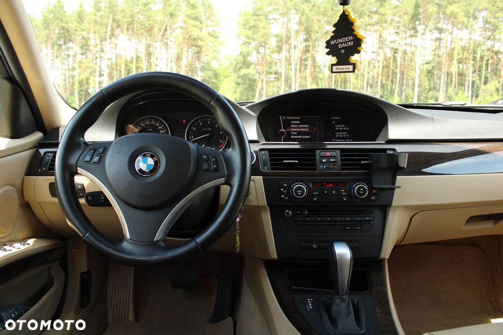 BMW Seria 3 325i xDrive Edition Exclusive - 32