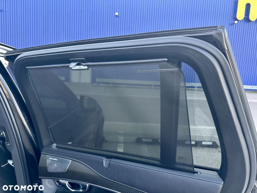Volvo XC 90 T8 AWD Plug-In Hybrid R-Design 7os - 36