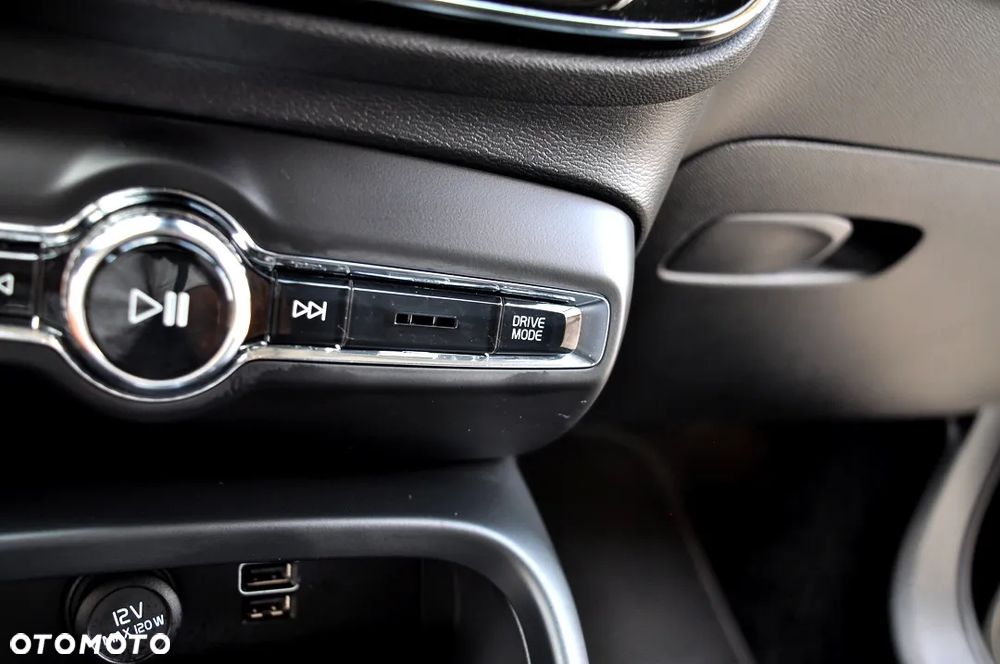 Volvo XC 40 T3 Momentum - 29