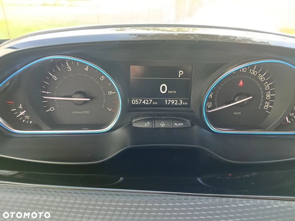 Peugeot 2008 PureTech 110 Stop&Start EAT6 Allure - 23