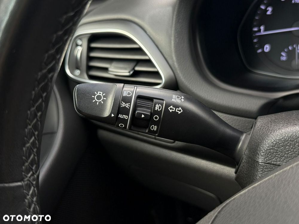 Hyundai i30 1.5 DPI Classic + - 20