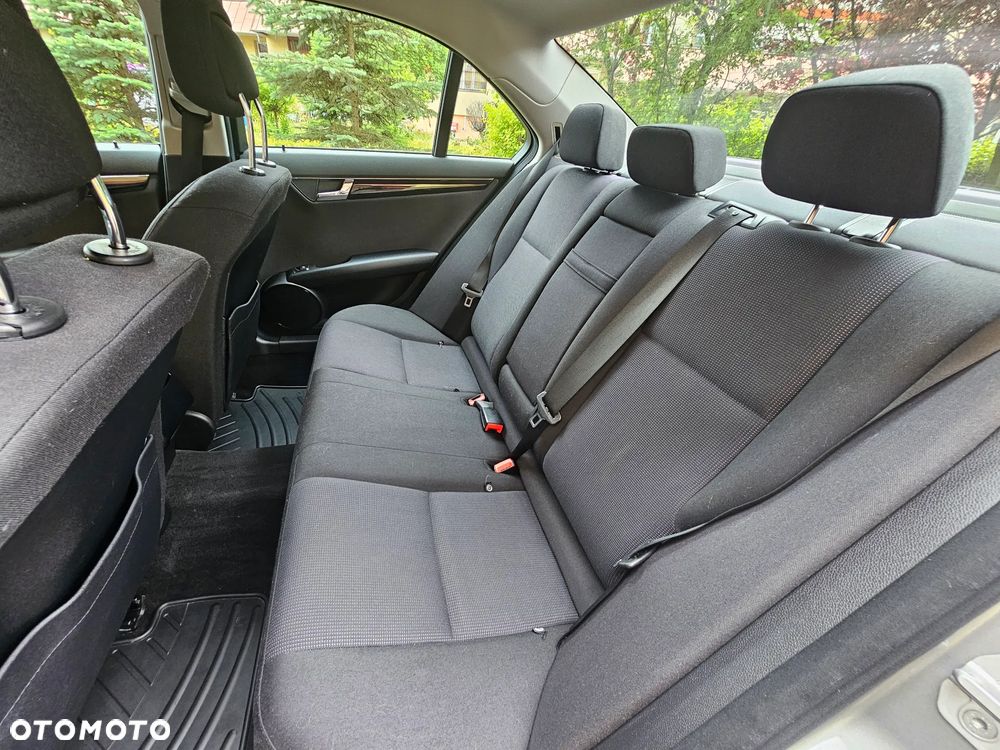 Mercedes-Benz Klasa C 180 Kompressor BlueEFFICIENCY - 19