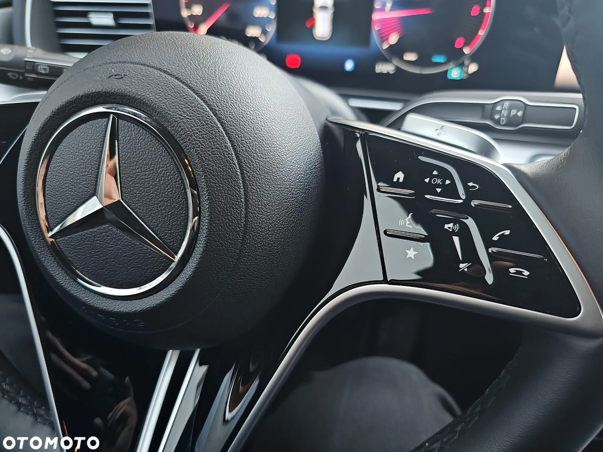 Mercedes-Benz GLE 300 d 4Matic 9G-TRONIC AMG Line Advanced Plus - 21