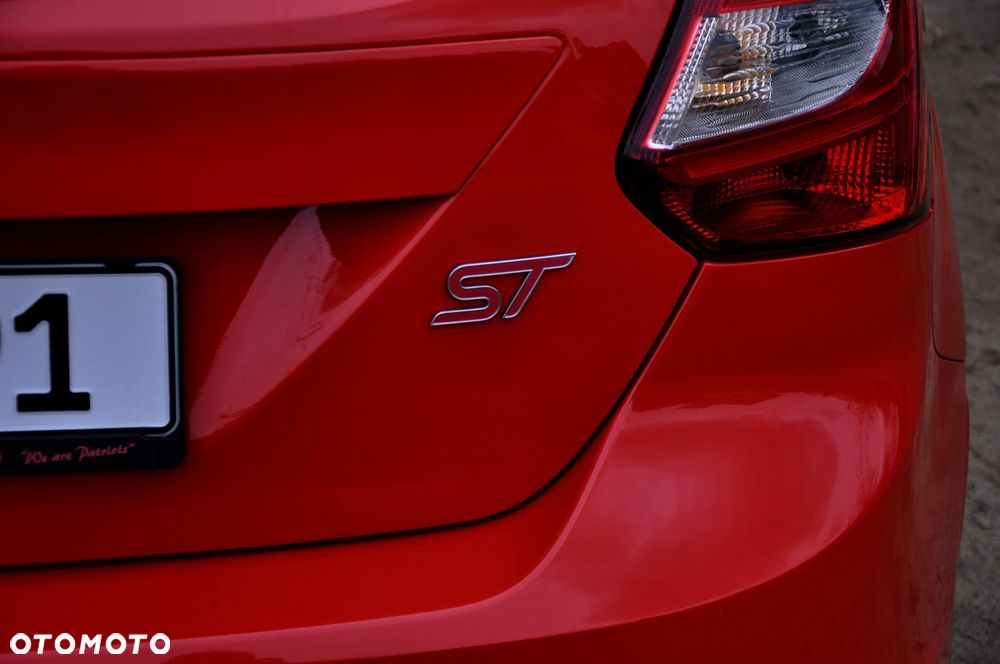 Ford Focus 2.0 EcoBoost ST mit Leder-Sport-Paket - 19