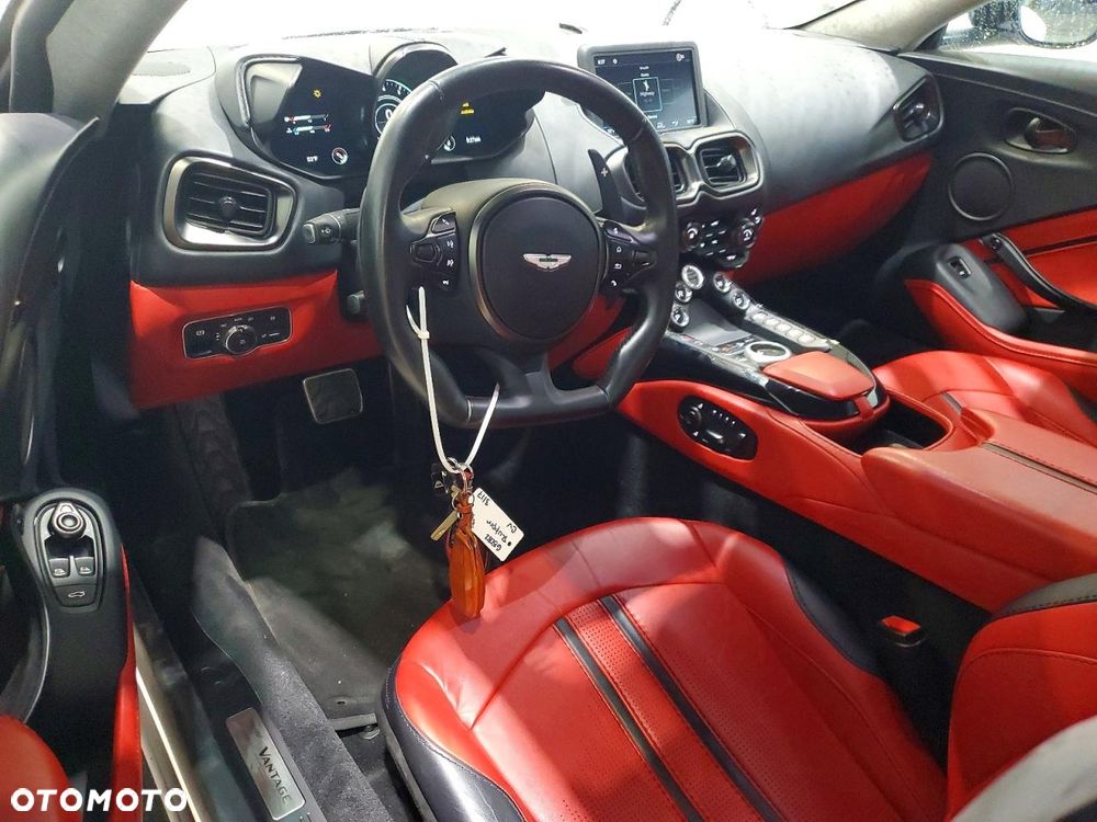 Aston Martin Vantage - 7