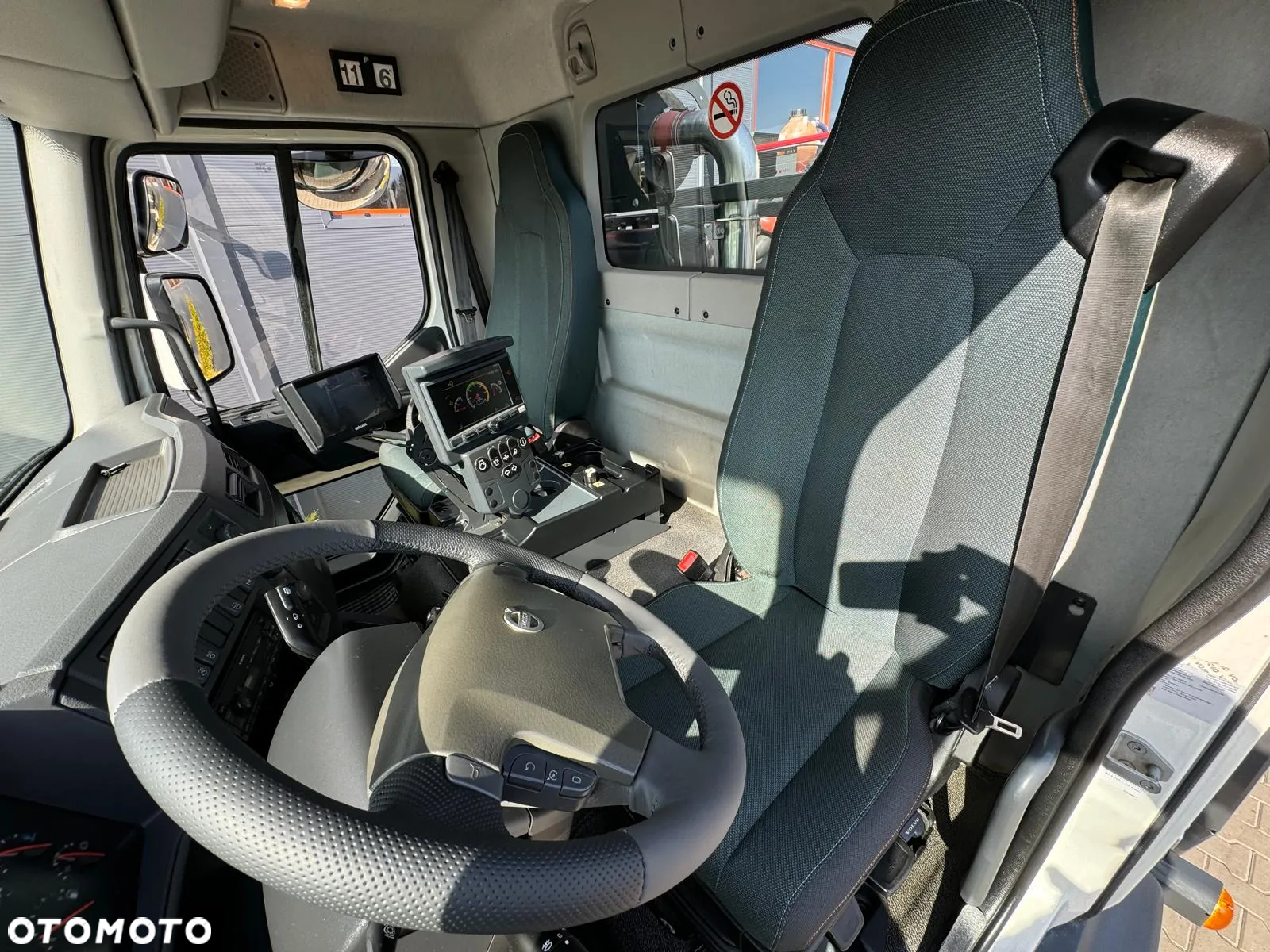Volvo VOLVO FL 15.250 Euro 6 // zamiatarka dwustronna JOHNSTON VT652 - 35