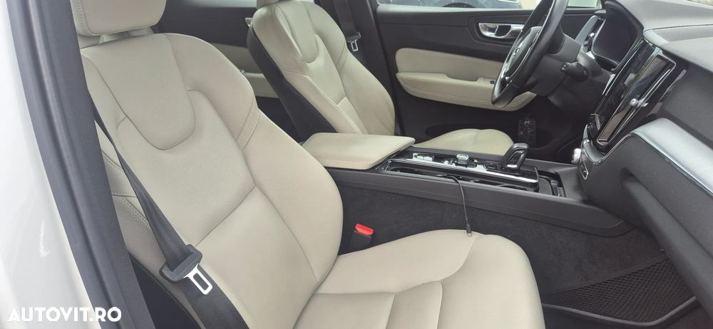 Volvo XC 60 B4 MHEV AWD Momentum - 8