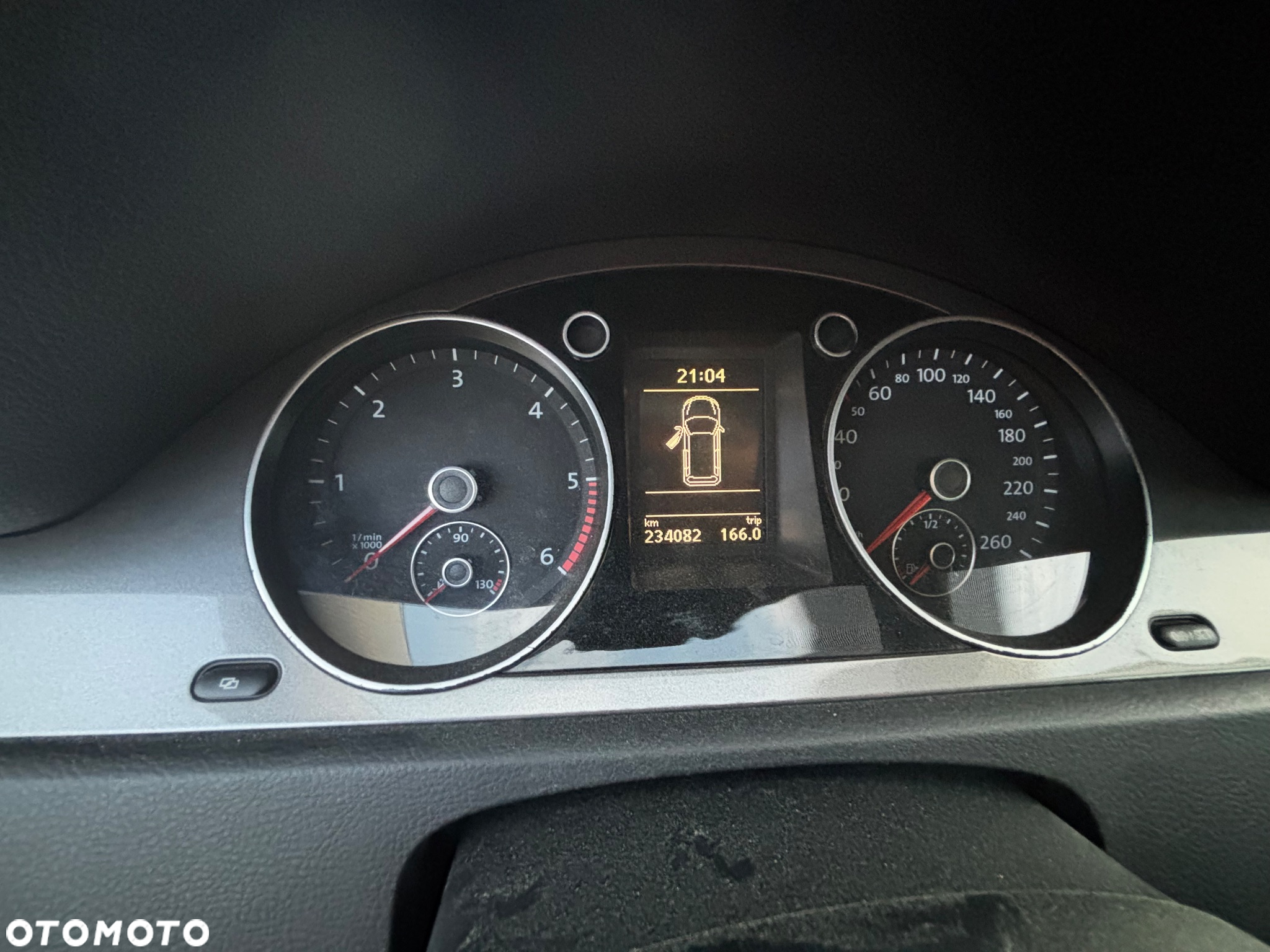 Volkswagen Passat 1.6 TDI DPF BlueMot Comfortline - 9