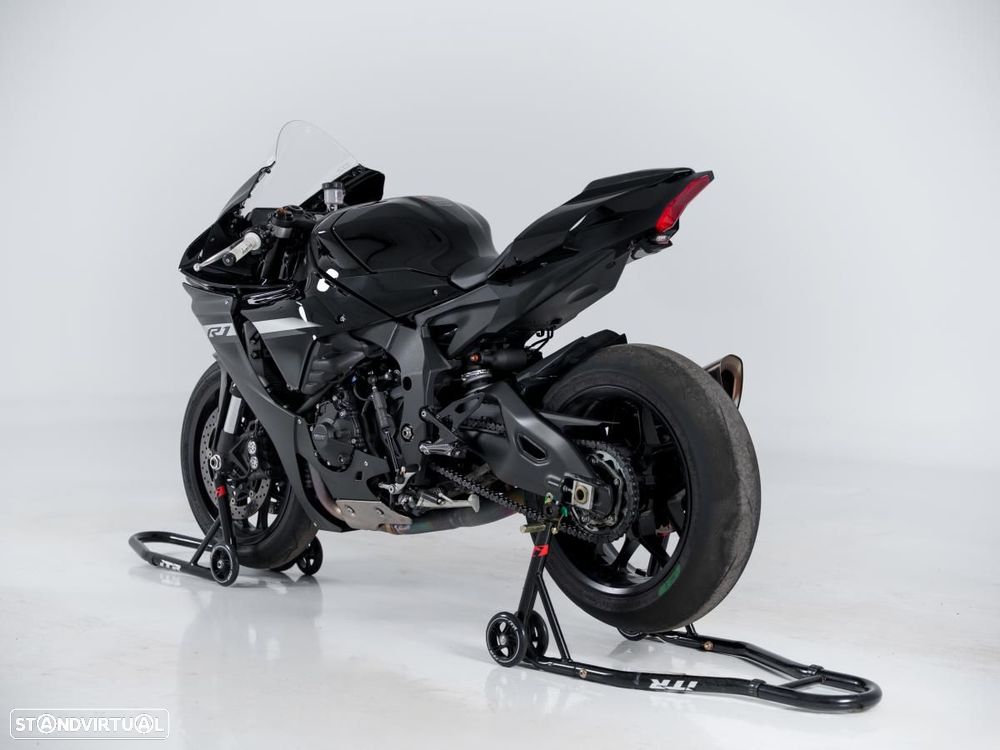 Yamaha R 1 - 4