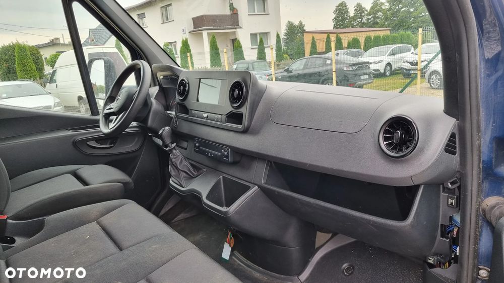 Mercedes-Benz Sprinter - 24