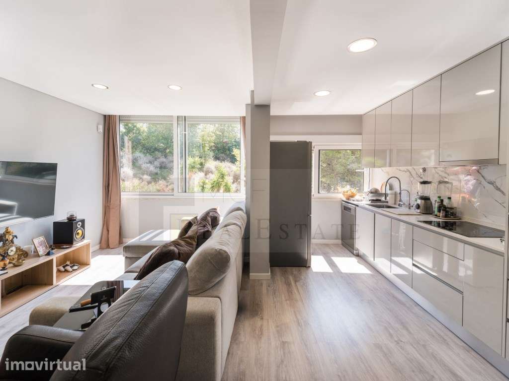 Apartamento T2 c/ terraço - Remodelado, Cruz Quebrada - Grande imagem: 5/28