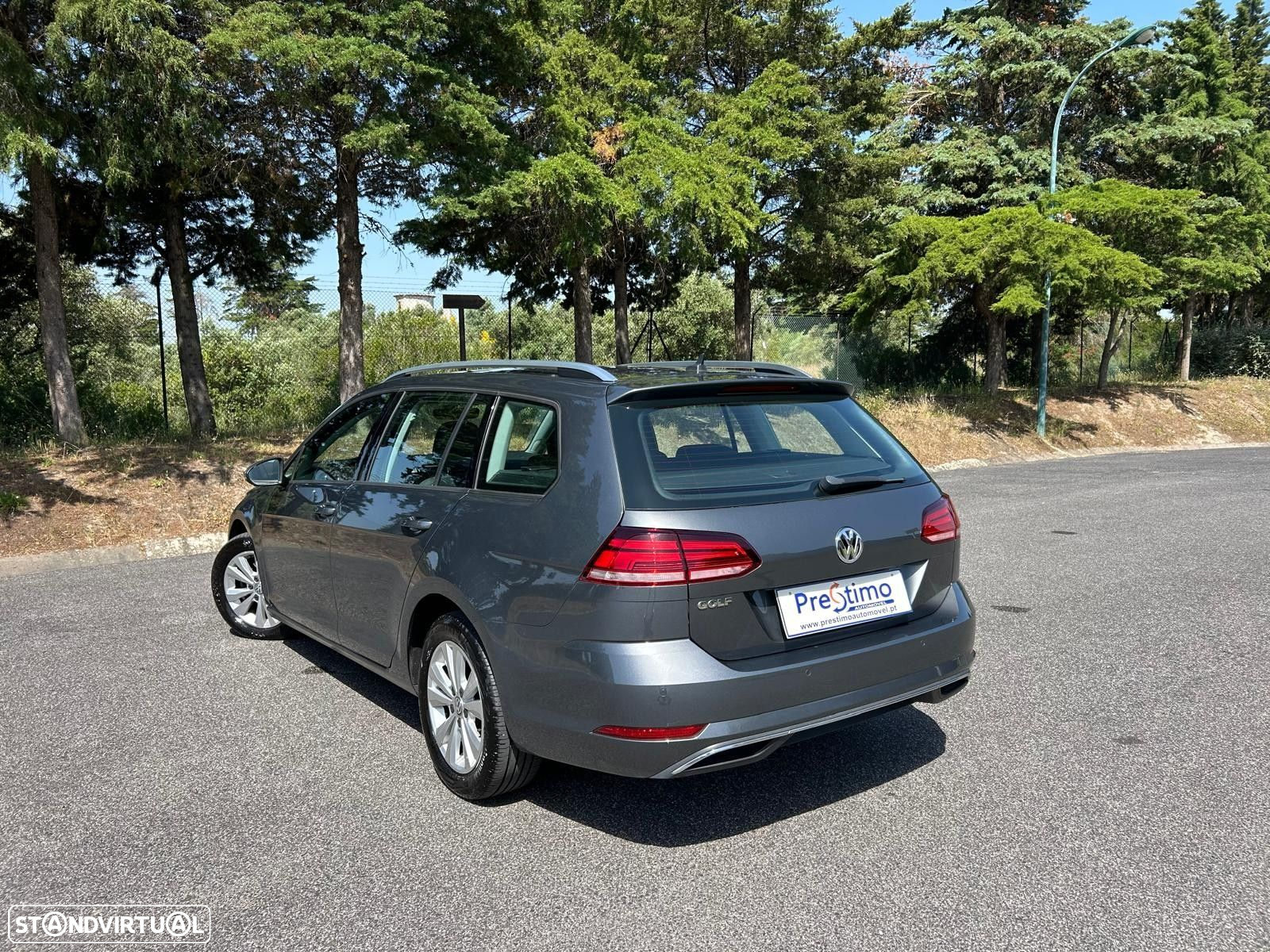 VW Golf Variant 1.6 TDi Confortline - 19