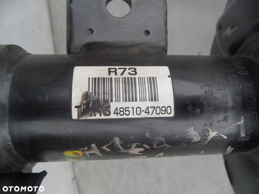 MCPERSON MCPHERSON ZWROTNICA PRAWY PRZÓD TOYOTA PRIUS III CT200H 1.8 - 4