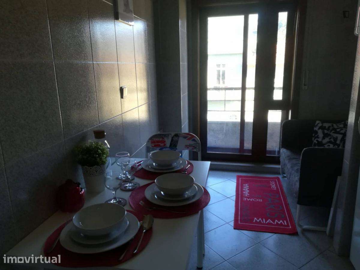 Quarto - localizado em Santo Ildefonso Porto - Grande imagem: 5/6