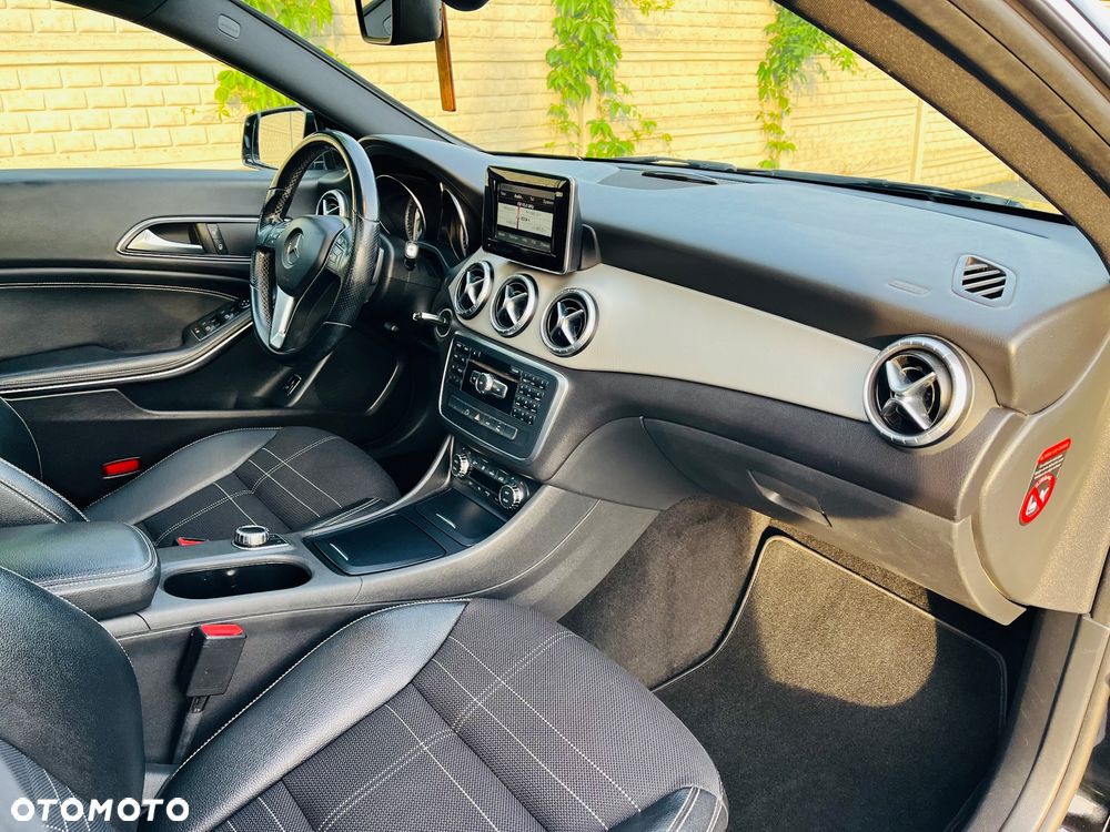 Mercedes-Benz CLA 220 d 7G-DCT Urban - 14