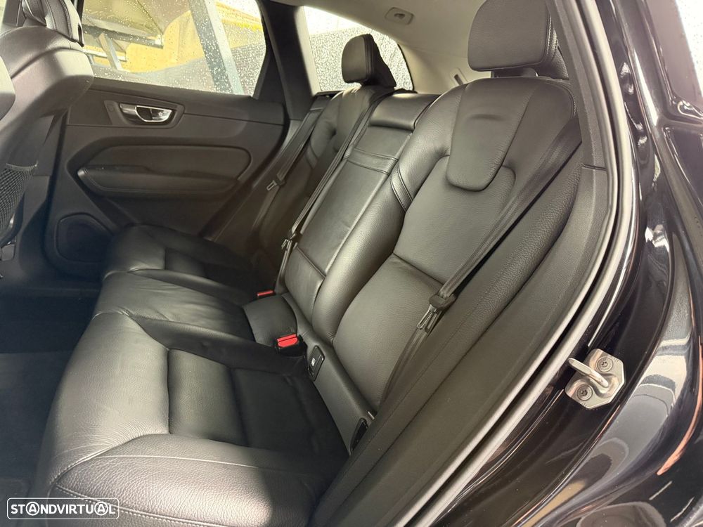 Volvo XC 60 2.0 D4 Momentum Plus Geartronic - 12