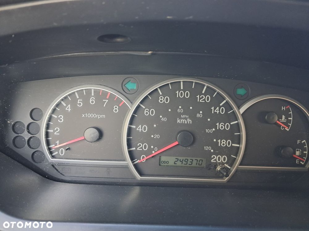 Kia Carens 1.8 EX - 11