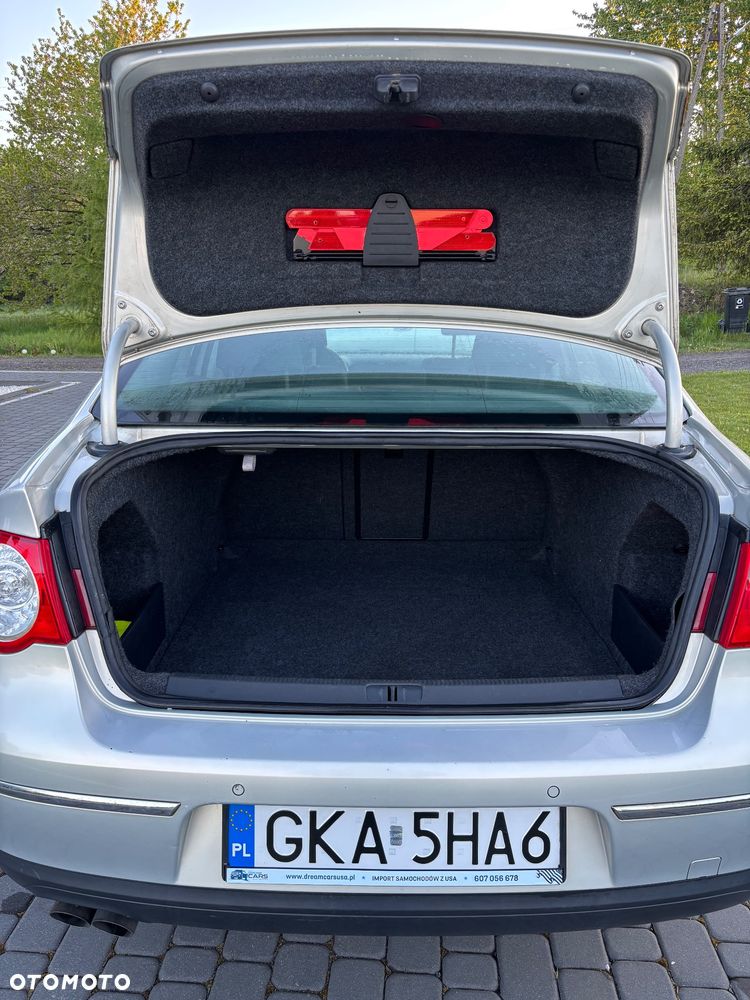 Volkswagen Passat 2.0 TDI Trendline - 14