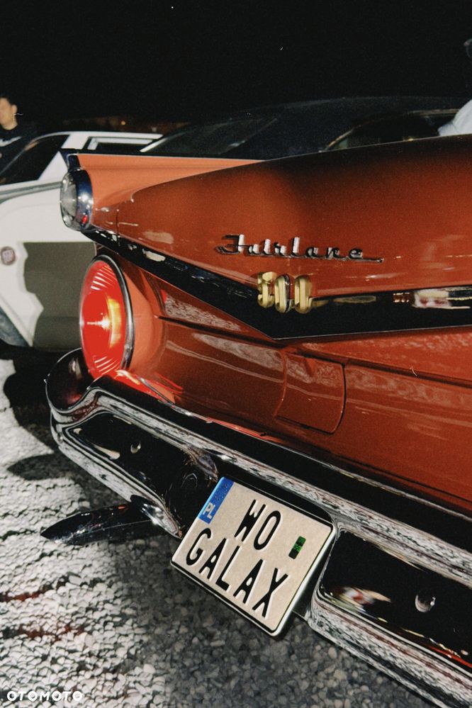 Ford Fairlane - 20