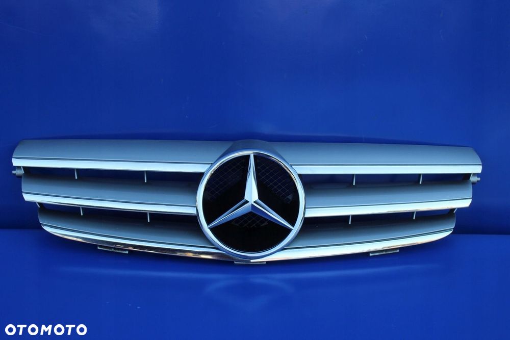 Grill atrapa Oryginał stan BDB OE Mercedes CLK W209 Lift A2098800123 - 2