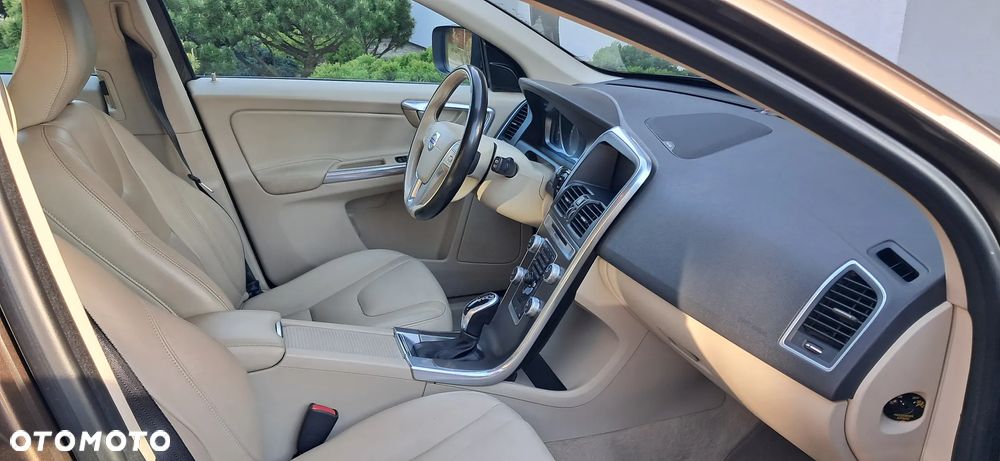 Volvo XC 60 D4 Drive-E Momentum - 1