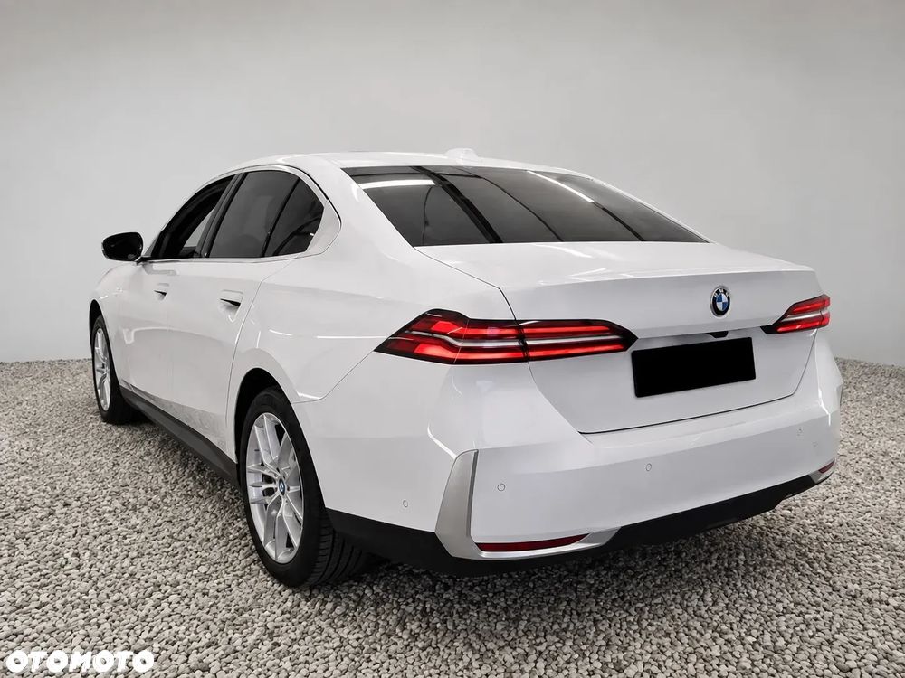 BMW Seria 5 2025 photo 4