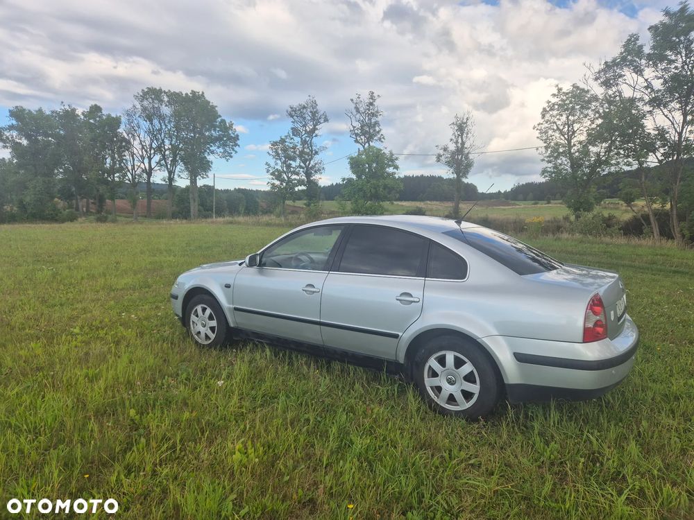 Volkswagen Passat 1.6 Exclusive - 6
