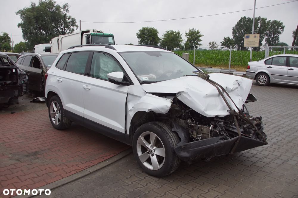 Auto na części - Skoda Karoq 1.6 TDI 115 KM DGTE TKK LS9R 130 TYS. KM 2018R Silnik Skrzynia Drzwi Lusterko Klapa Lampa Szyba Felga Deska Kokpit Moduł Licznik Radio Fotel Zderzak Chłodnica Błotnik Zawieszenie Turbina Wtryski Intercooler Kompletne Części Rozbiórka - 9