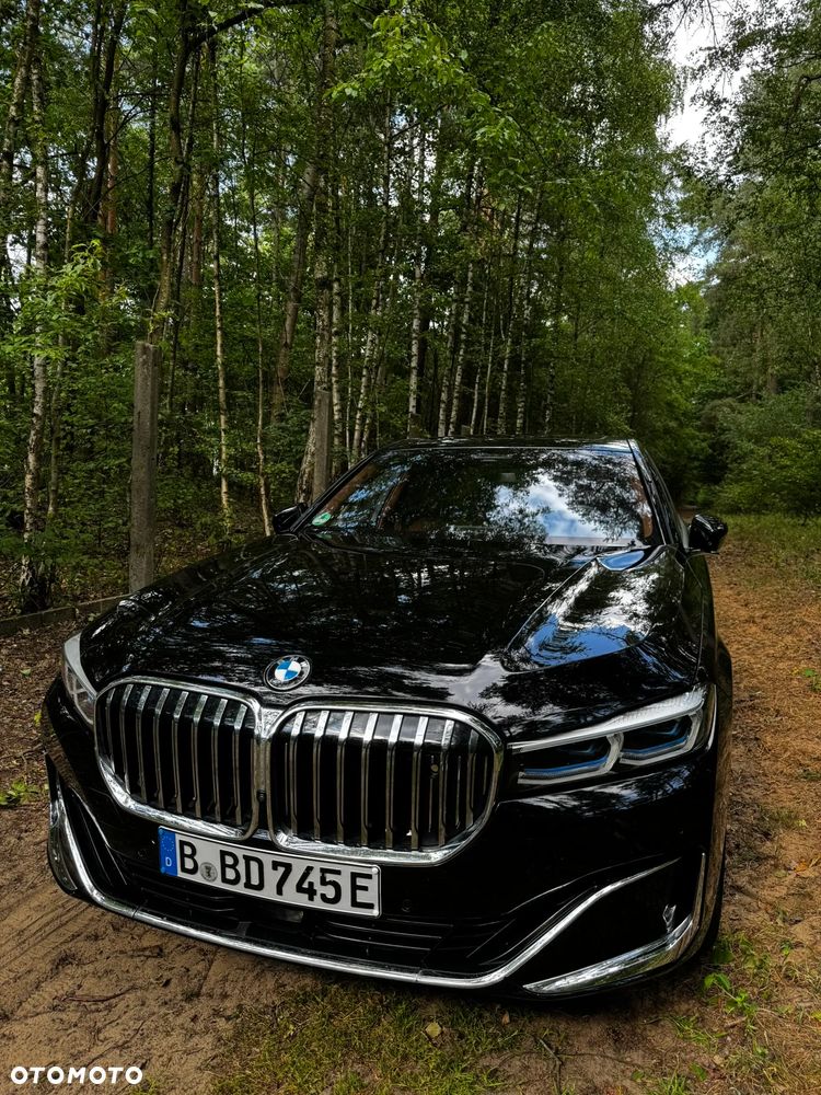 BMW Seria 7 745e - 1
