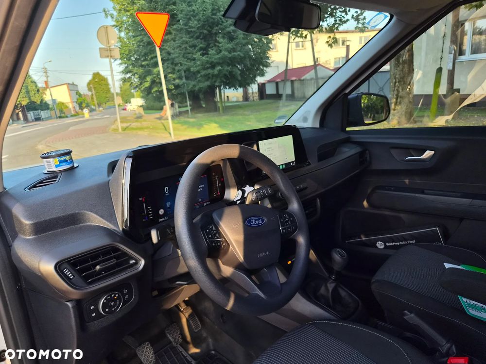 Ford Transit Courier - 9