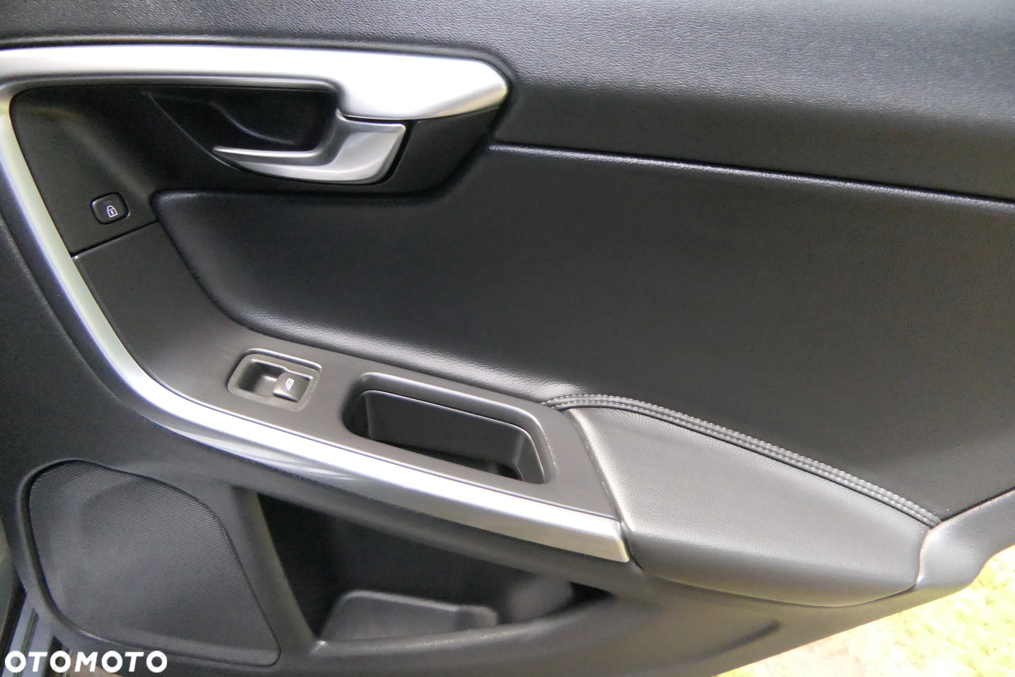 Volvo S60 D3 Drive-E Momentum - 34