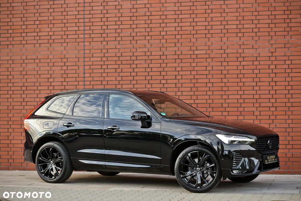 Volvo XC 60 B5 B AWD Plus Black Edition - 4