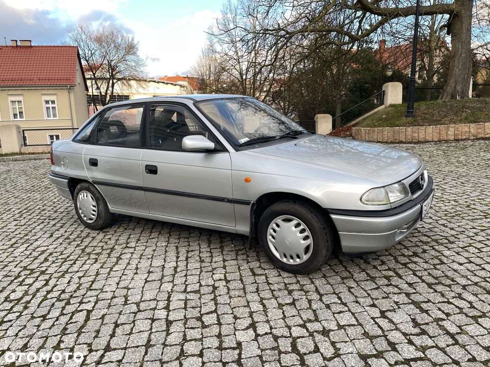 Opel Astra 1.4 GL - 32