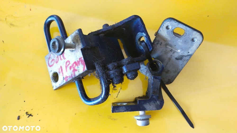 VW GOLF 4  ZAWIAS DRZWI PRAWY TYŁ - 1